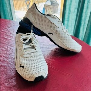 Puma Men's White and Black Athletic Sneakers